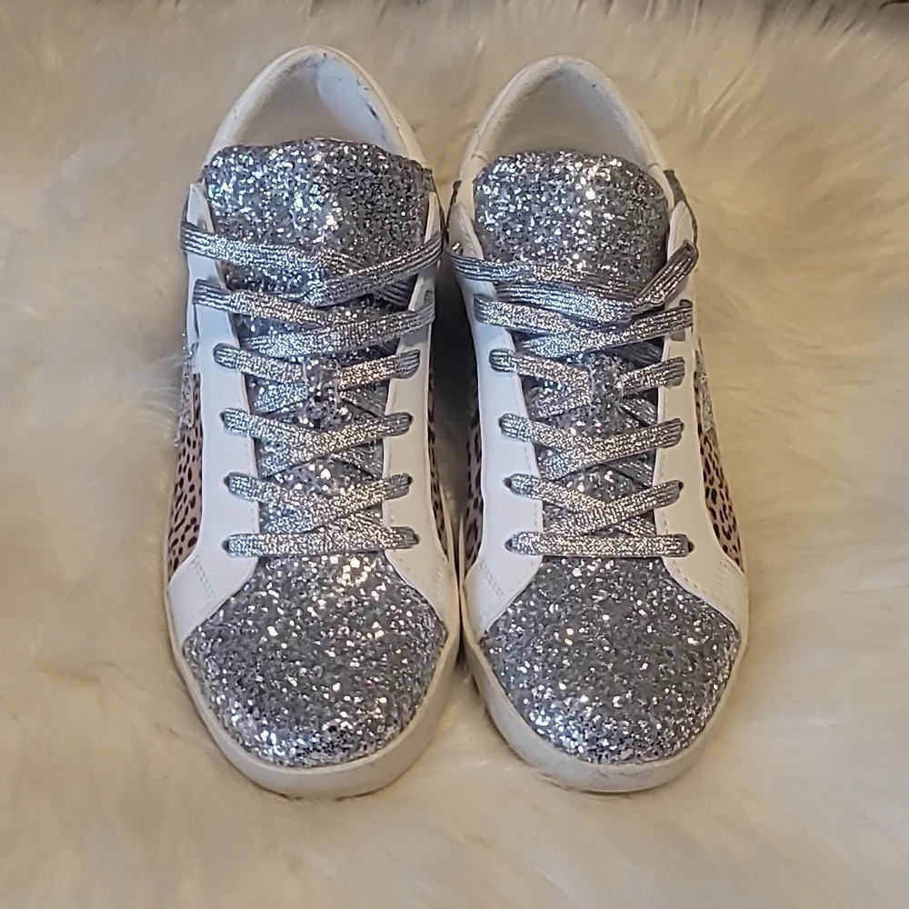 π€JUST FAB ZAYLEE SNEAKERS π€ - Picture 4 of 9